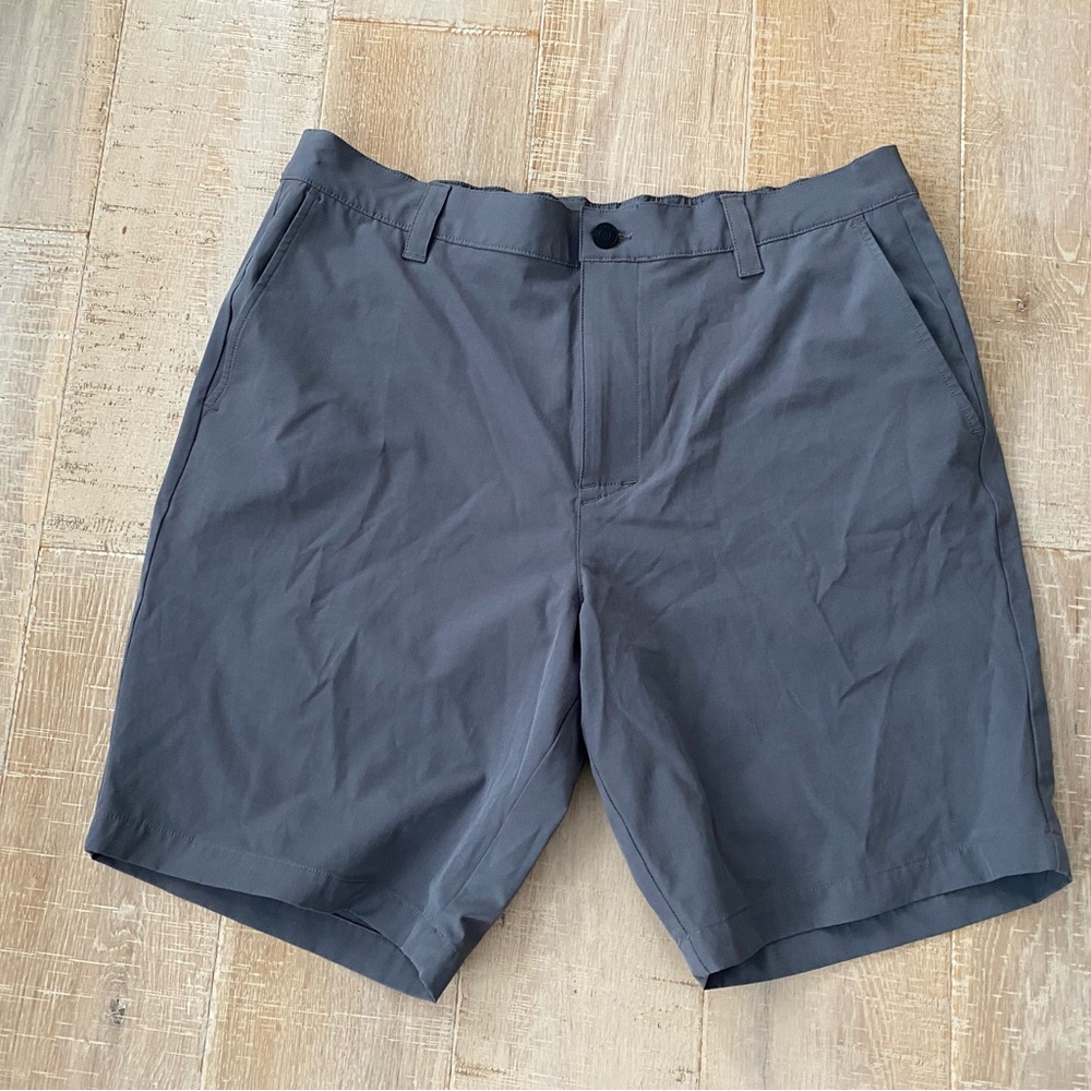 Banana Republic Men's Gray Shorts Sz. 36